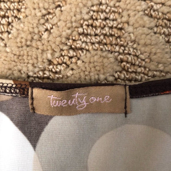 Super fun retro halter top. Size M and in excellent condition. - Picture 3 of 3